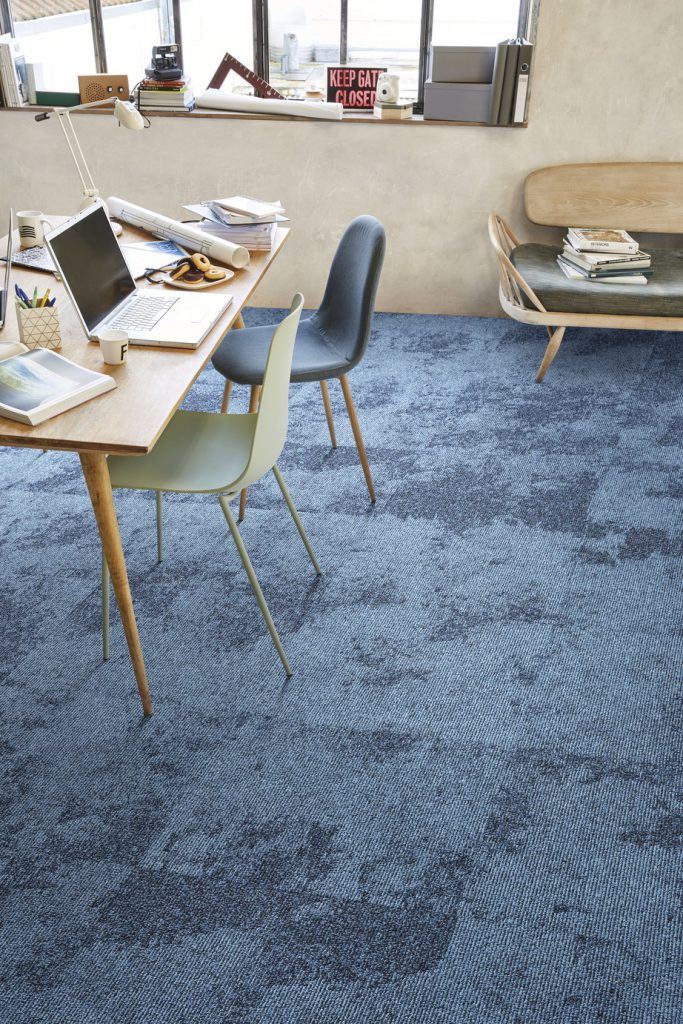 72_dpi_4A2M_RoomSet_carpet_TRAMONTANE_190_BLUE_3